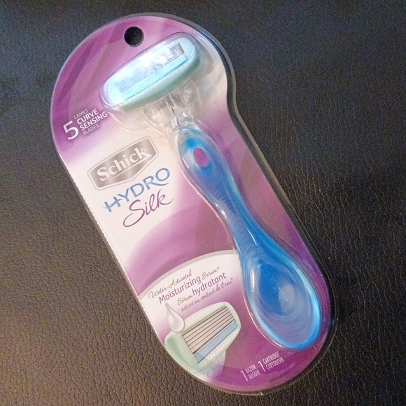 NWT Lot Of 4 Gillette Venus & Schick Hydro Razors for Women - Picture 6 of 10